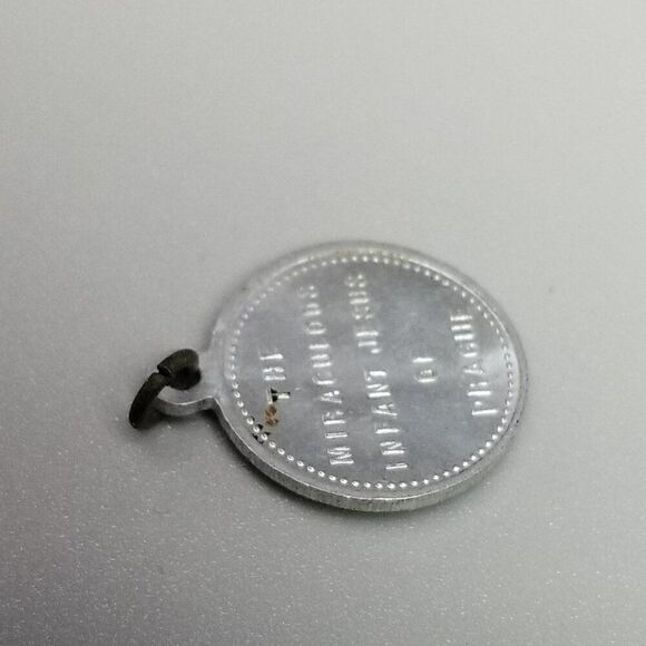 Vintage Miraculous Infant Jesus of Prague Pendant Charm Medallion, Silver Tone - Picture 4 of 7